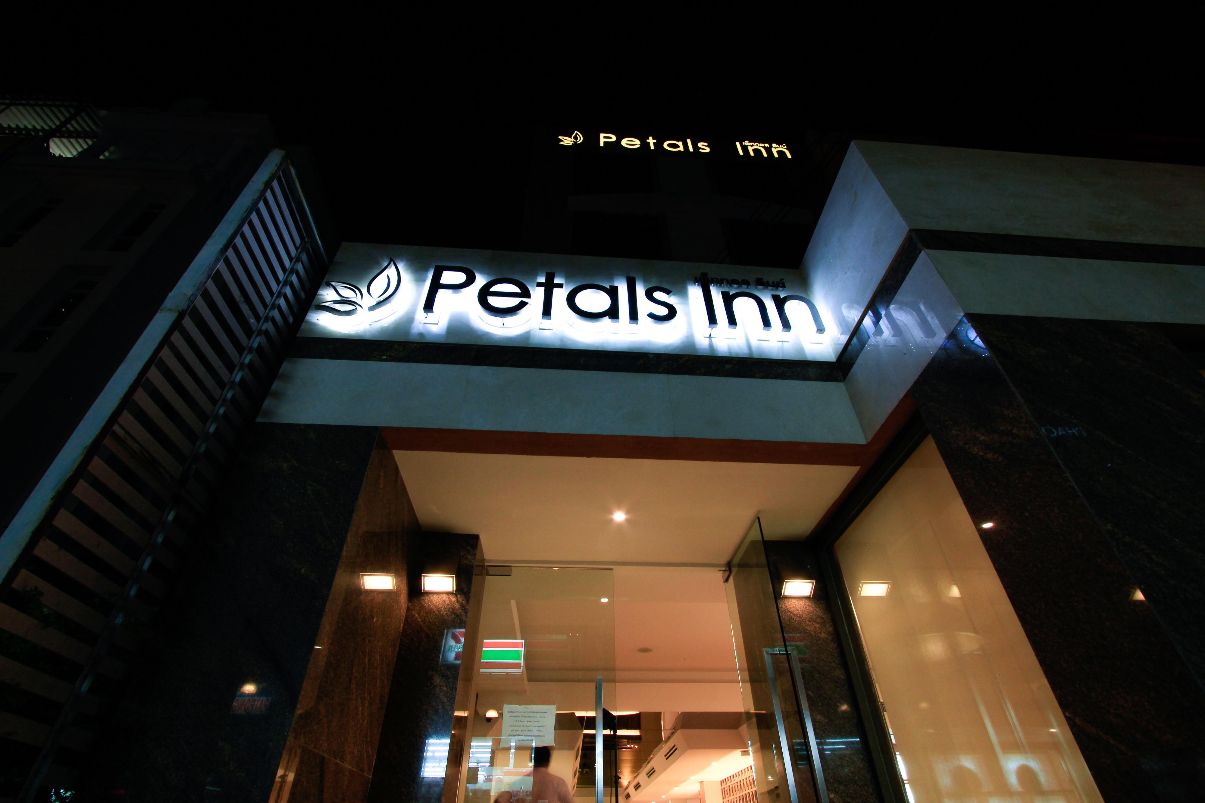 Petals Inn Bangkok Buitenkant foto