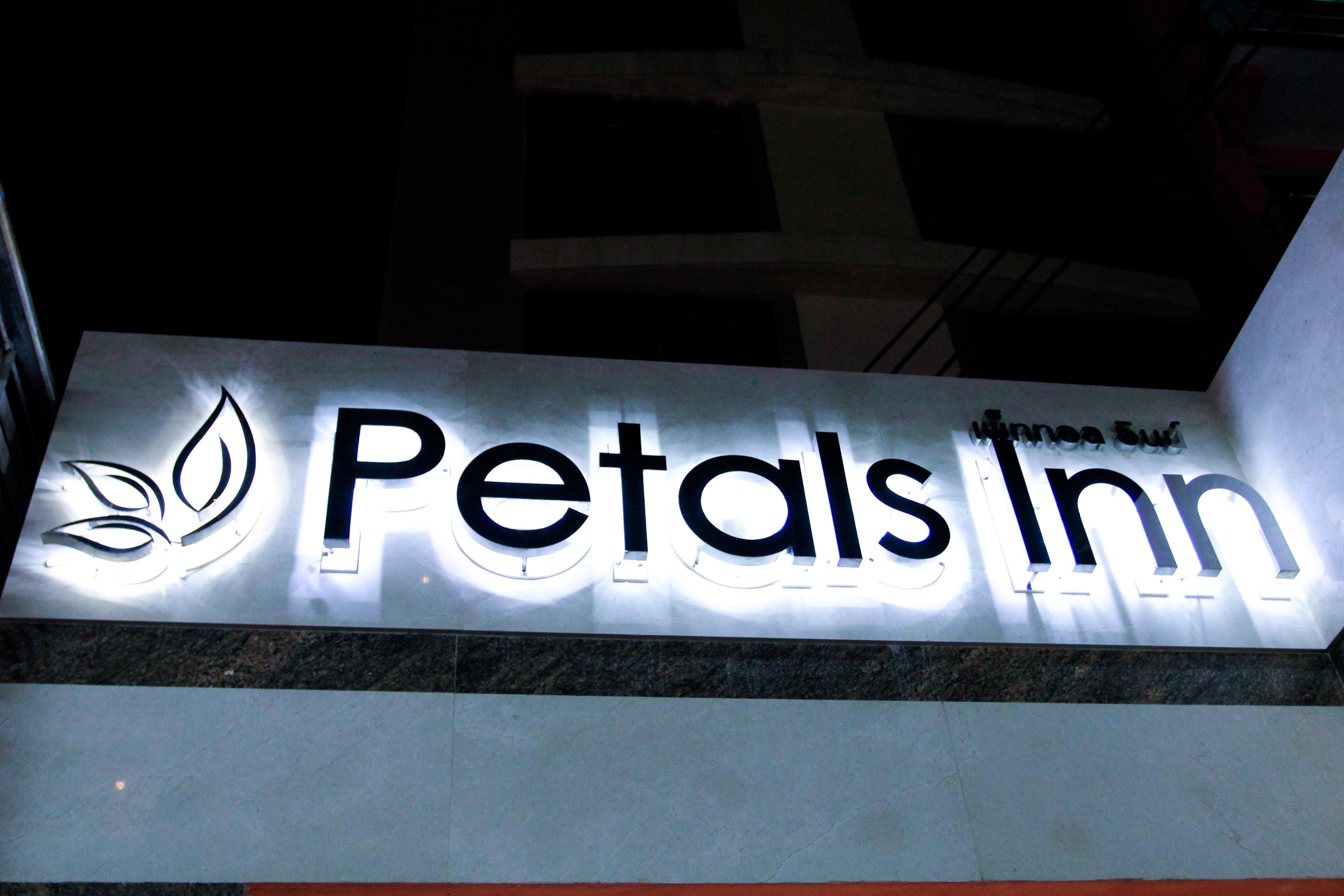 Petals Inn Bangkok Buitenkant foto