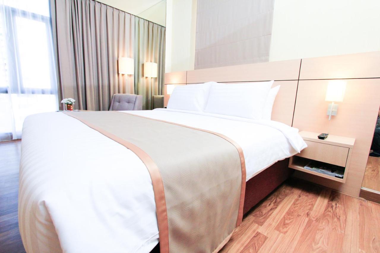 Petals Inn Bangkok Buitenkant foto